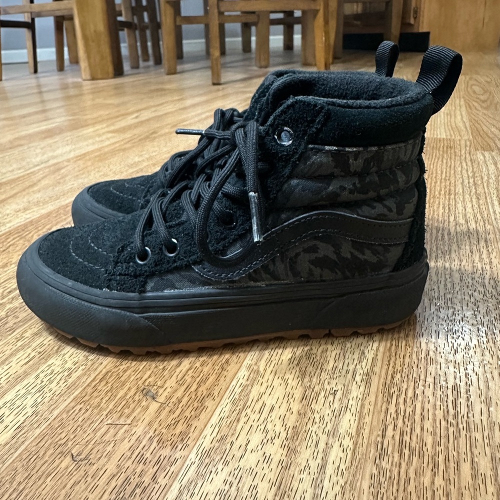 Boys Vans MTE  High Tops 13.5